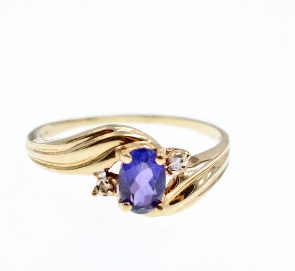 10K Yellow Gold Amethyst & Diamonds Ring Size 5.5